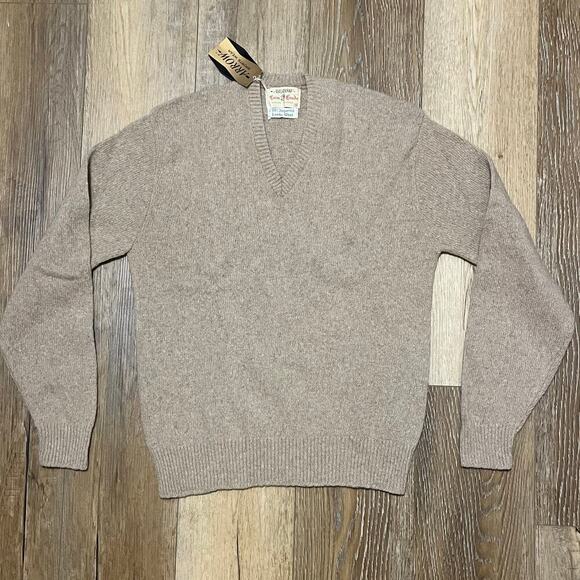 Arrow Cum Laude Other - VTG 60s Arrow Cum Laude V Neck Sweater 100% Lambswool M Ivy League NWT NOS RARE